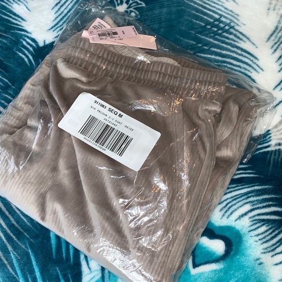 NWT❗️Victoria’s Secret joggers - Picture 2 of 5